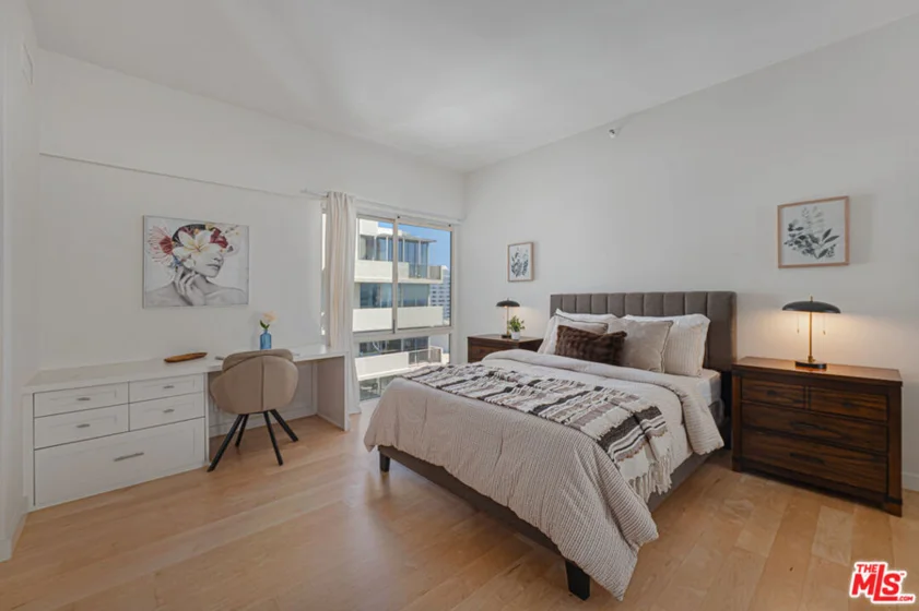 10445 Wilshire Boulevard #1402 photo 28