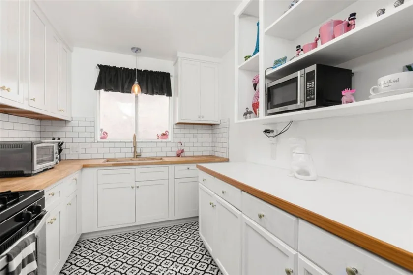 1825 E 3rd Street #4 photo 33