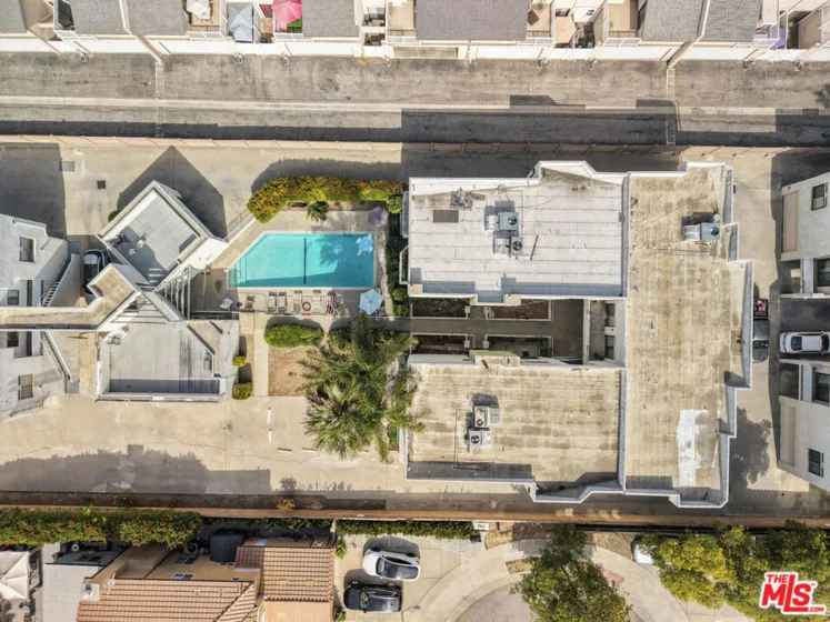 20920 Community Street #10 photo 23