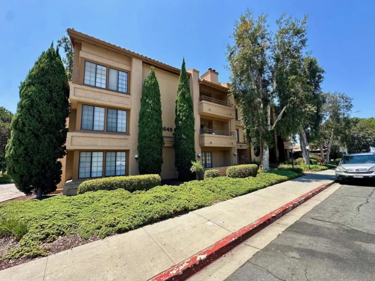 5649 Lake Park Way #304 photo 1