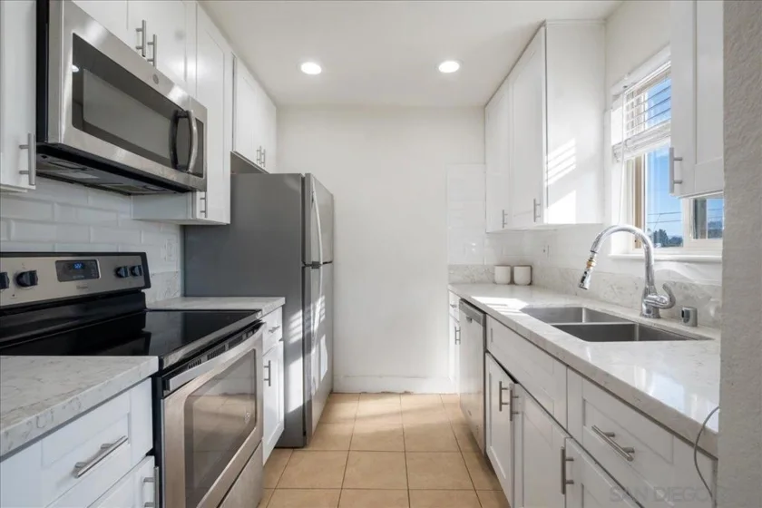 4353 51 Street #6 photo 6