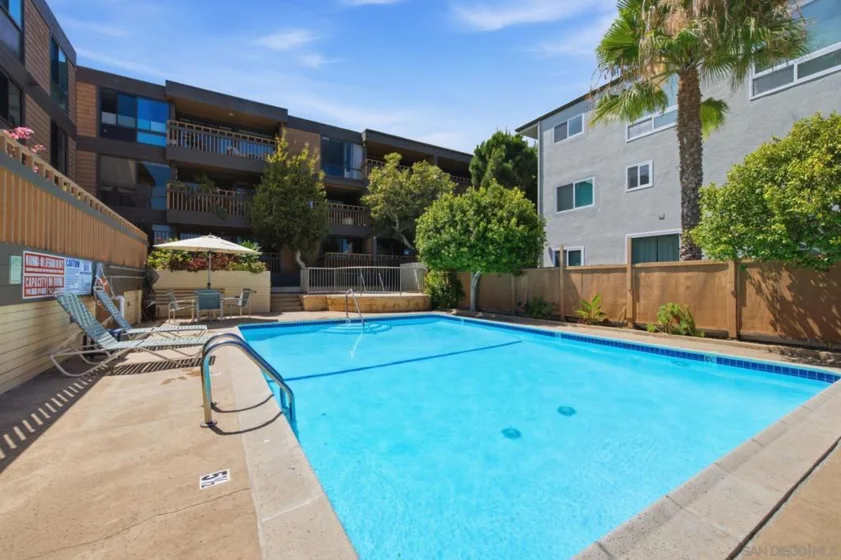 2928 Lawrence photo 49