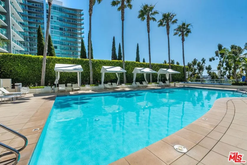 13700 Marina Pointe Drive #1620 photo 68