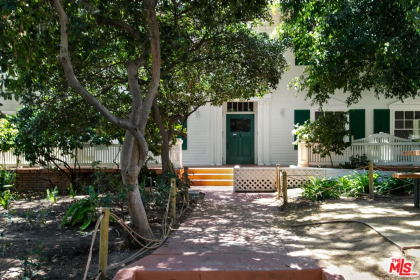 1426 N Laurel Avenue #110 photo 45
