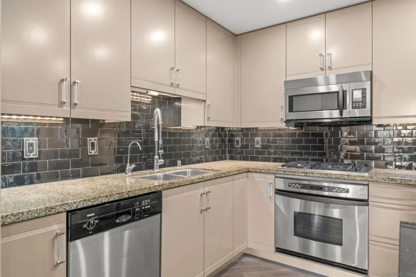 700 W Harbor Drive #805 photo 12