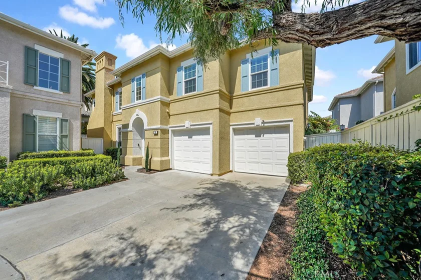 18 Melrose Drive photo 1