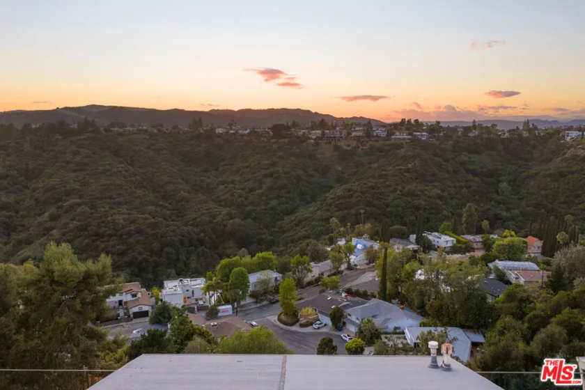 2385 Roscomare Road #F10 photo 25