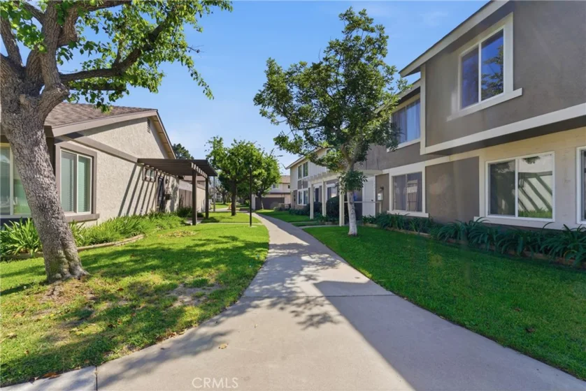 7085 Fulton photo 2