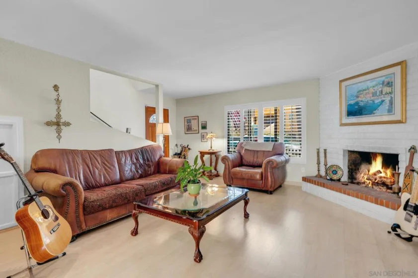255 Daisy Avenue photo 9