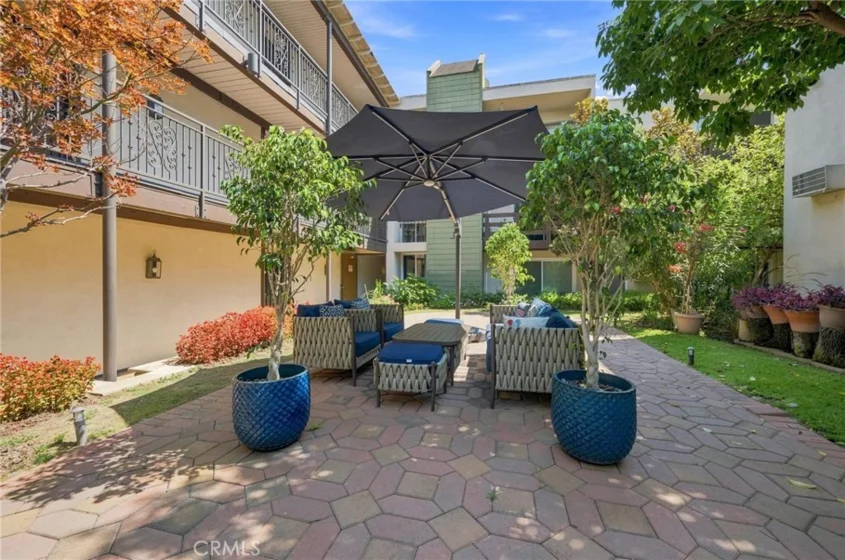 525 S Ardmore Avenue #320 photo 25