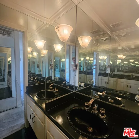 100 S Doheny Drive #1009 photo 23