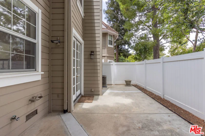 20950 Oxnard Street #10 photo 15
