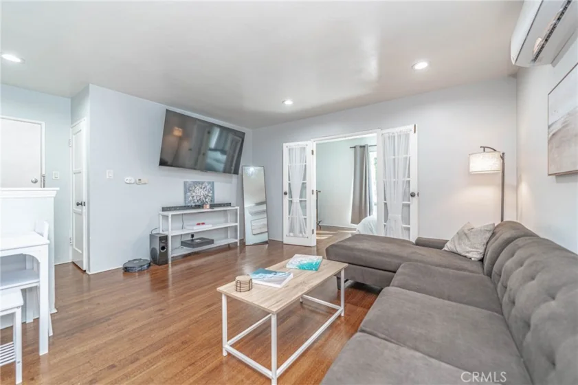 325 Cedar photo 22