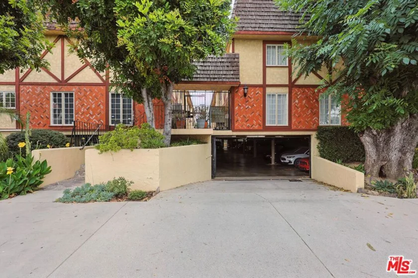 7422 Hazeltine Avenue #3 photo 34