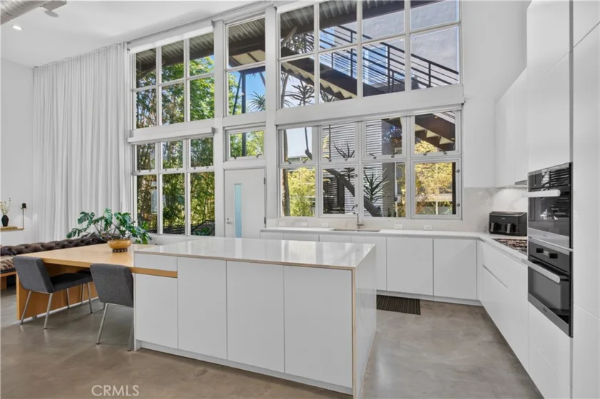 1037 N Laurel Avenue #1 photo 4