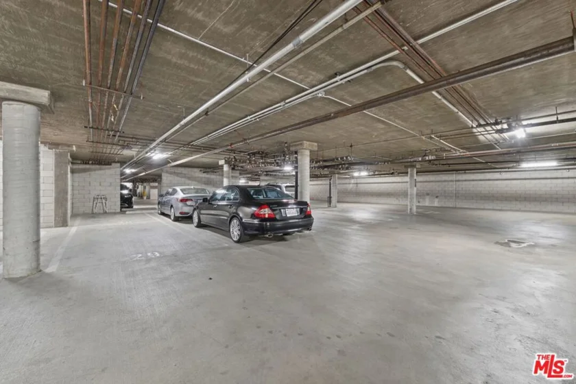 5224 Zelzah Avenue #209 photo 25