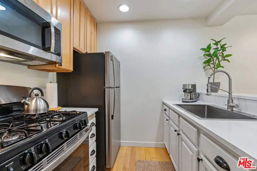 950 N Kings Road #106 photo 8