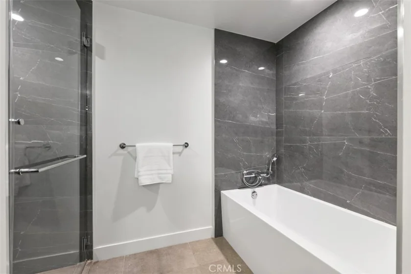 39 S Los Robles Avenue #6020 photo 18