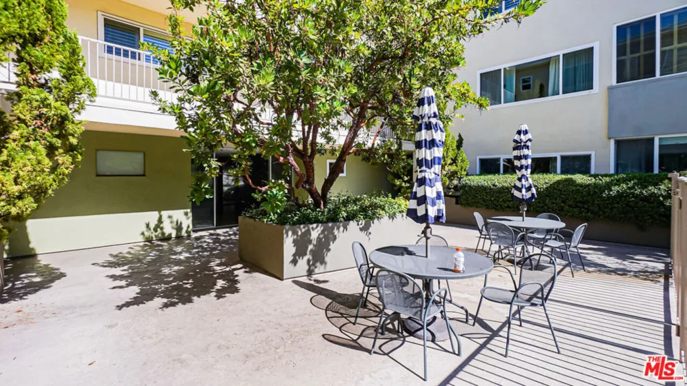 1525 N Hayworth Avenue #204 photo 26