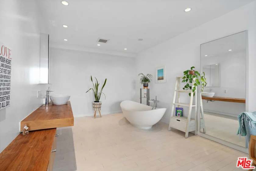 2385 Roscomare Road #F10 photo 11