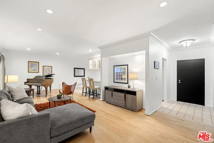 1250 N Kings Road #208 photo 1
