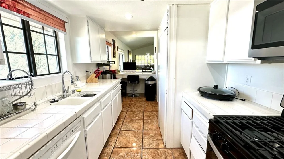 6545 Reseda Boulevard #24 photo 11