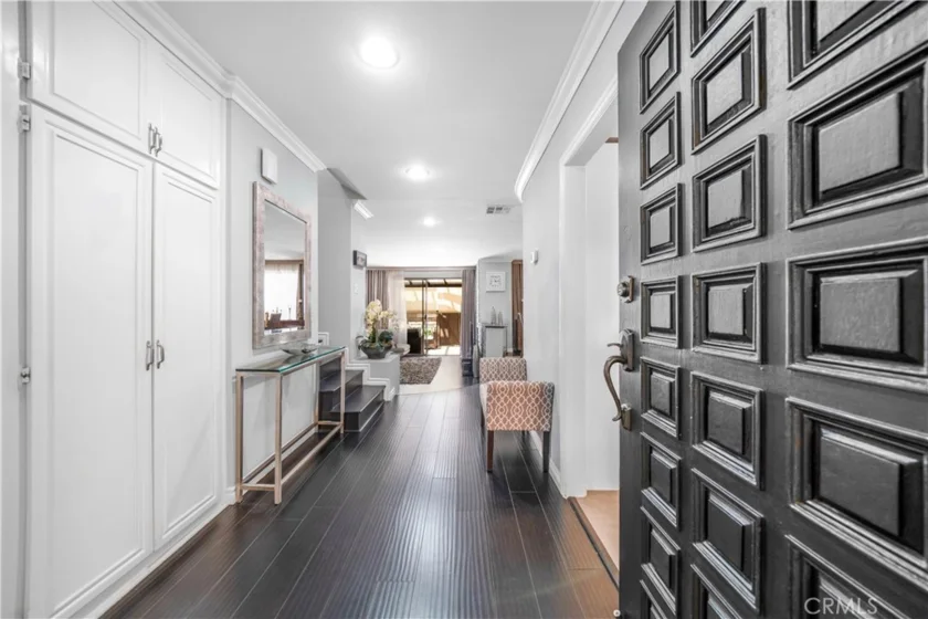 5243 Yarmouth Avenue #31 photo 1