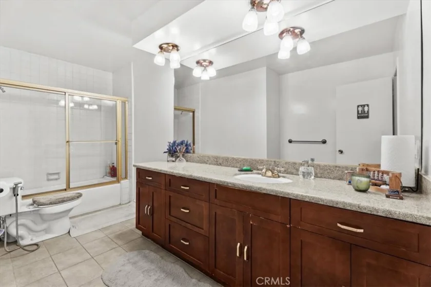 15248 Dickens Street #205 photo 11