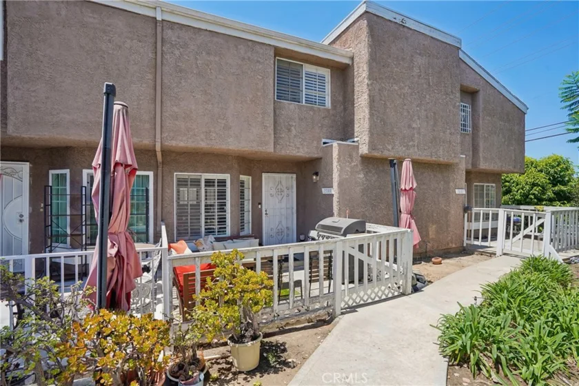 1599 W Jefferson Boulevard photo 2