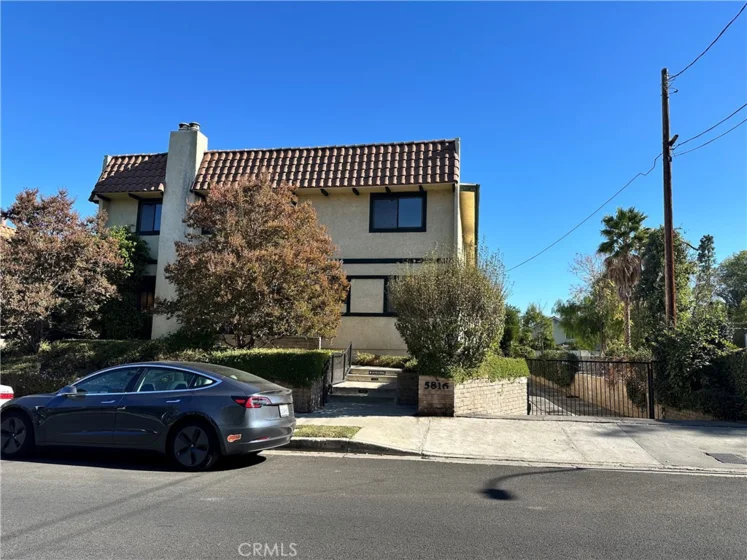 5816 Etiwanda Avenue #1 photo 1
