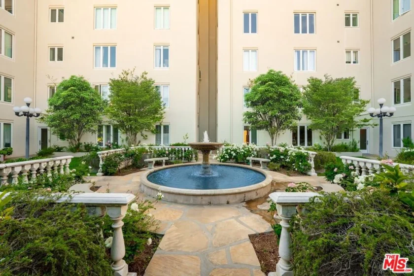 1424 N Crescent Heights Boulevard #54 photo 21