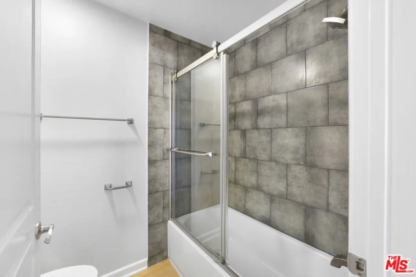 7320 Hawthorn Avenue #319 photo 3