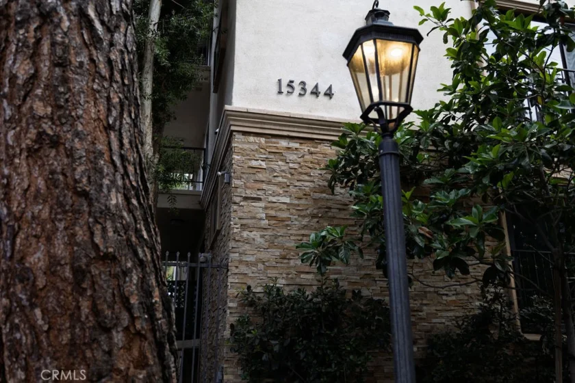 15344 Weddington Street #104 photo 2