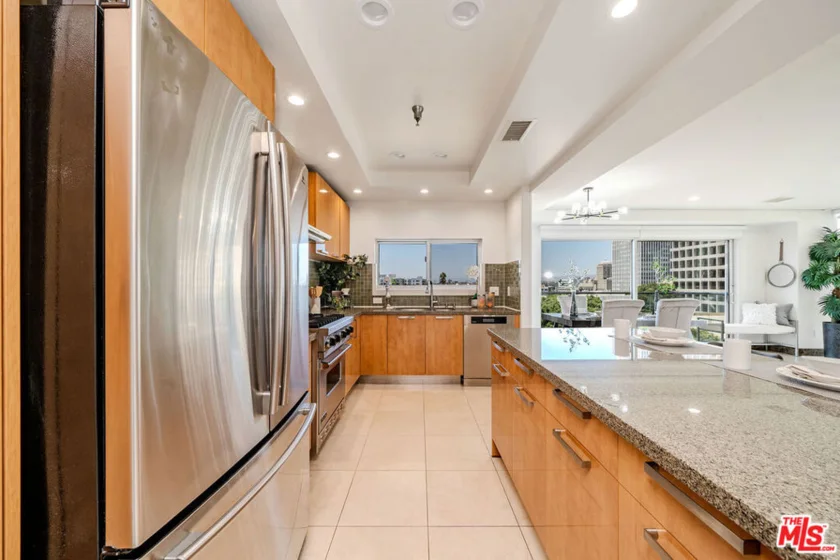 702 S Serrano Avenue #605 photo 16