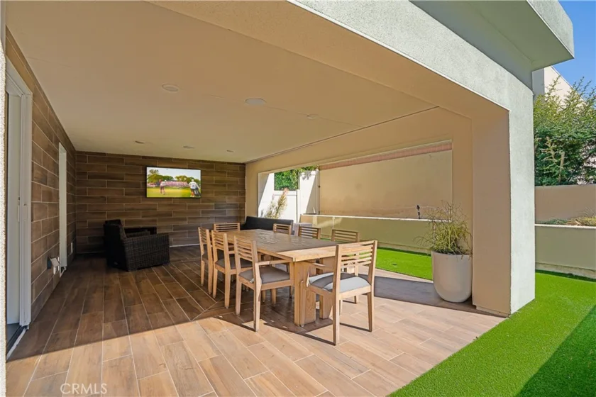 2765 Doheny photo 3