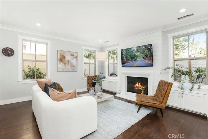 205 Mantle photo 5