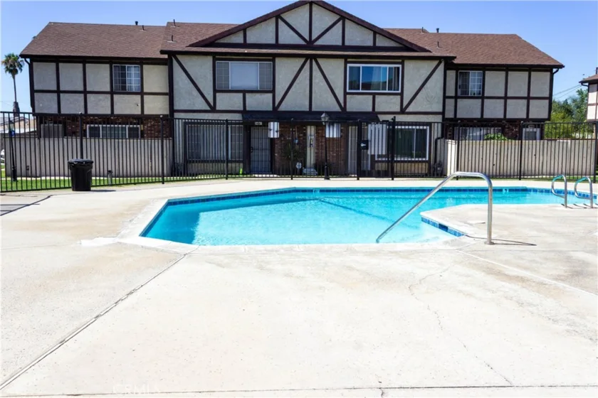24109 Fir photo 6