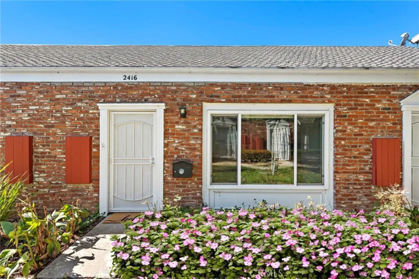 2416 Saratoga Way photo 1