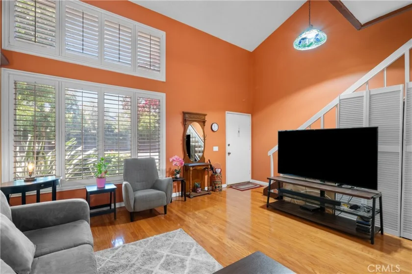 16745 Vanowen photo 26