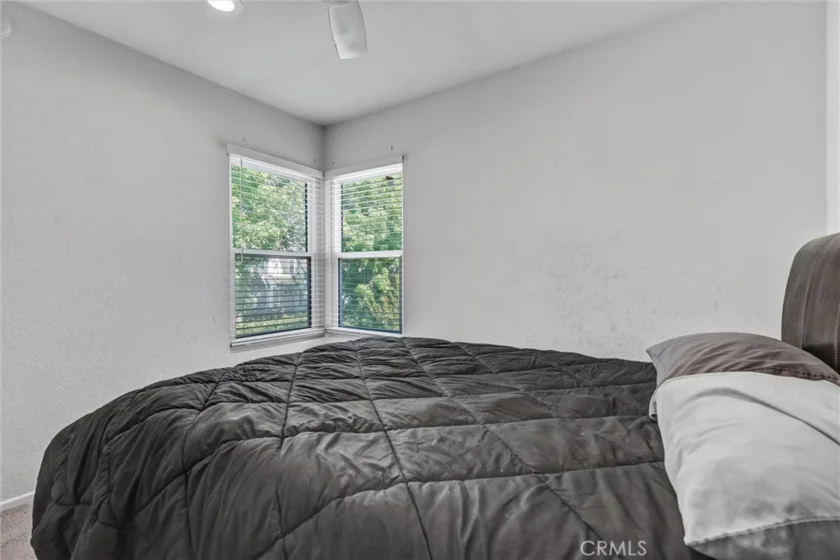 88 Greenmoor photo 24