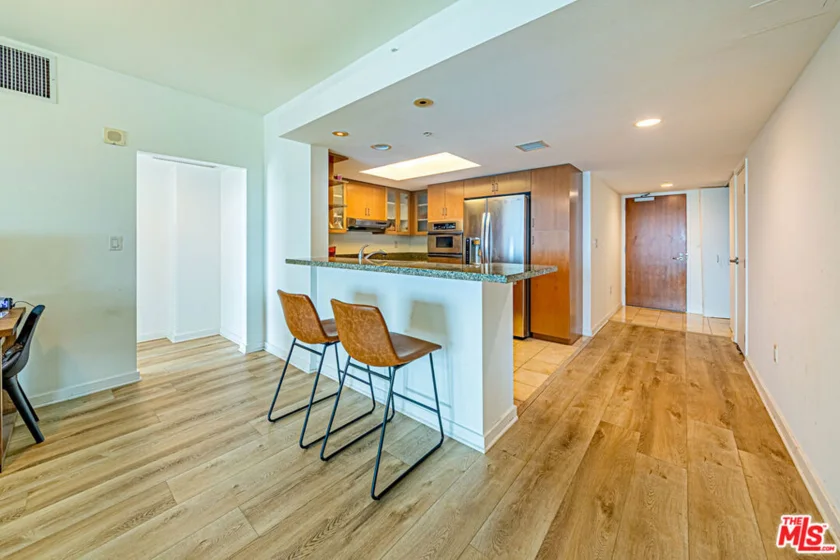 13700 Marina Pointe Drive #1018 photo 8