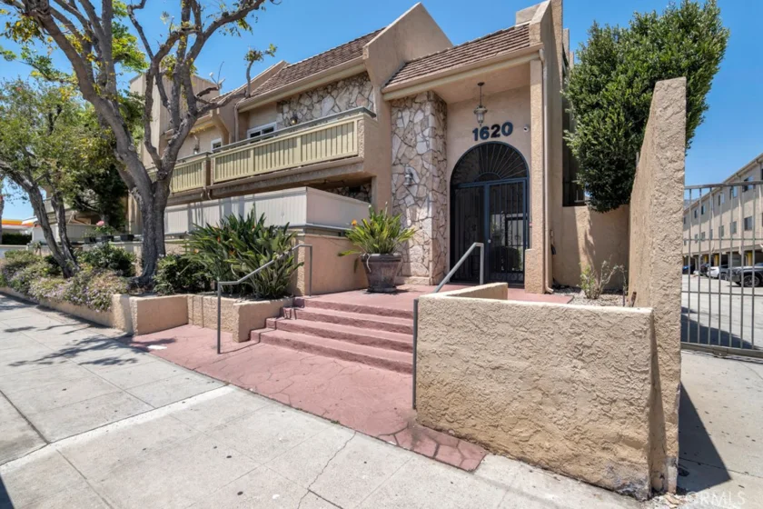 1620 N San Fernando #52 photo 1