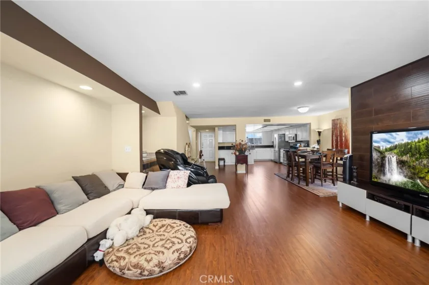 554 E San Jose #203 photo 30