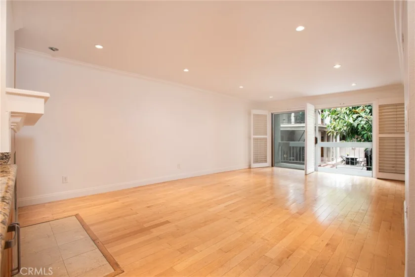 4536 Colbath Avenue #102 photo 4