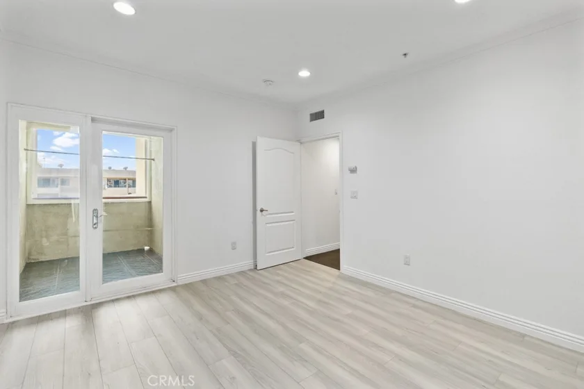 908 S Ardmore Avenue #304 photo 8