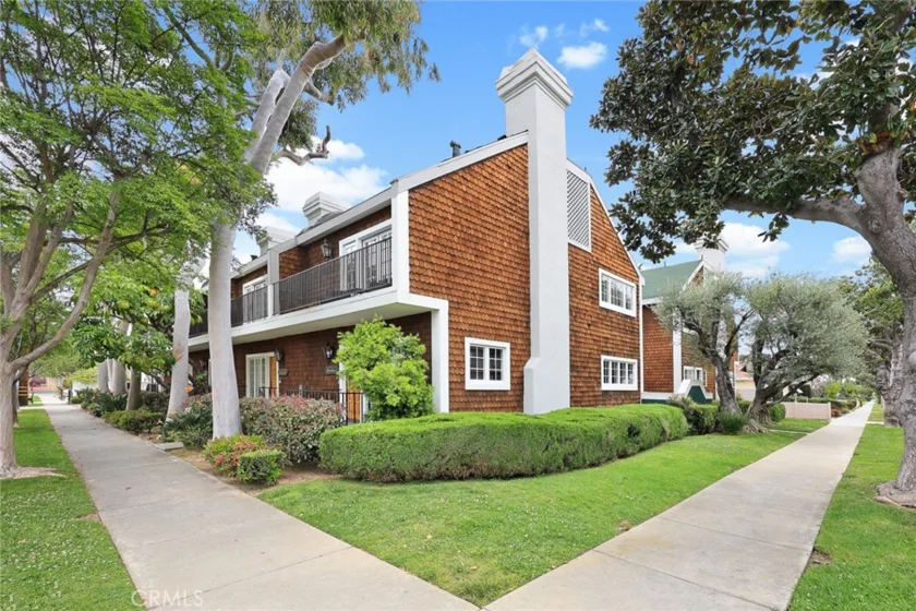 100 E Pine Street #A photo 1