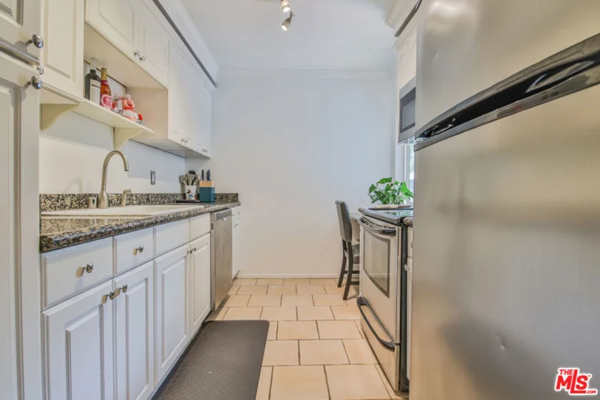 625 N Flores Street #102 photo 19