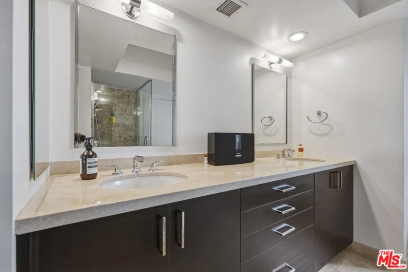 13700 Marina Pointe Drive #305 photo 28