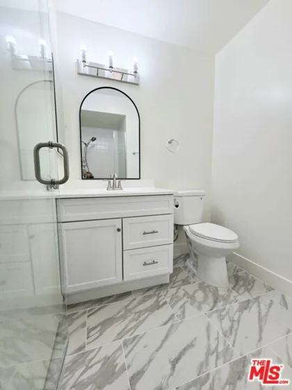 1262 S Barrington Avenue #204 photo 9