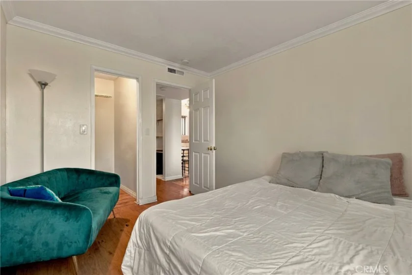 460 Golden Avenue #320 photo 19